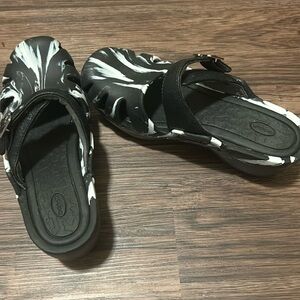 Dr. Scholl Black and White Marbled Dance on Clog - Size 8 (US women size)